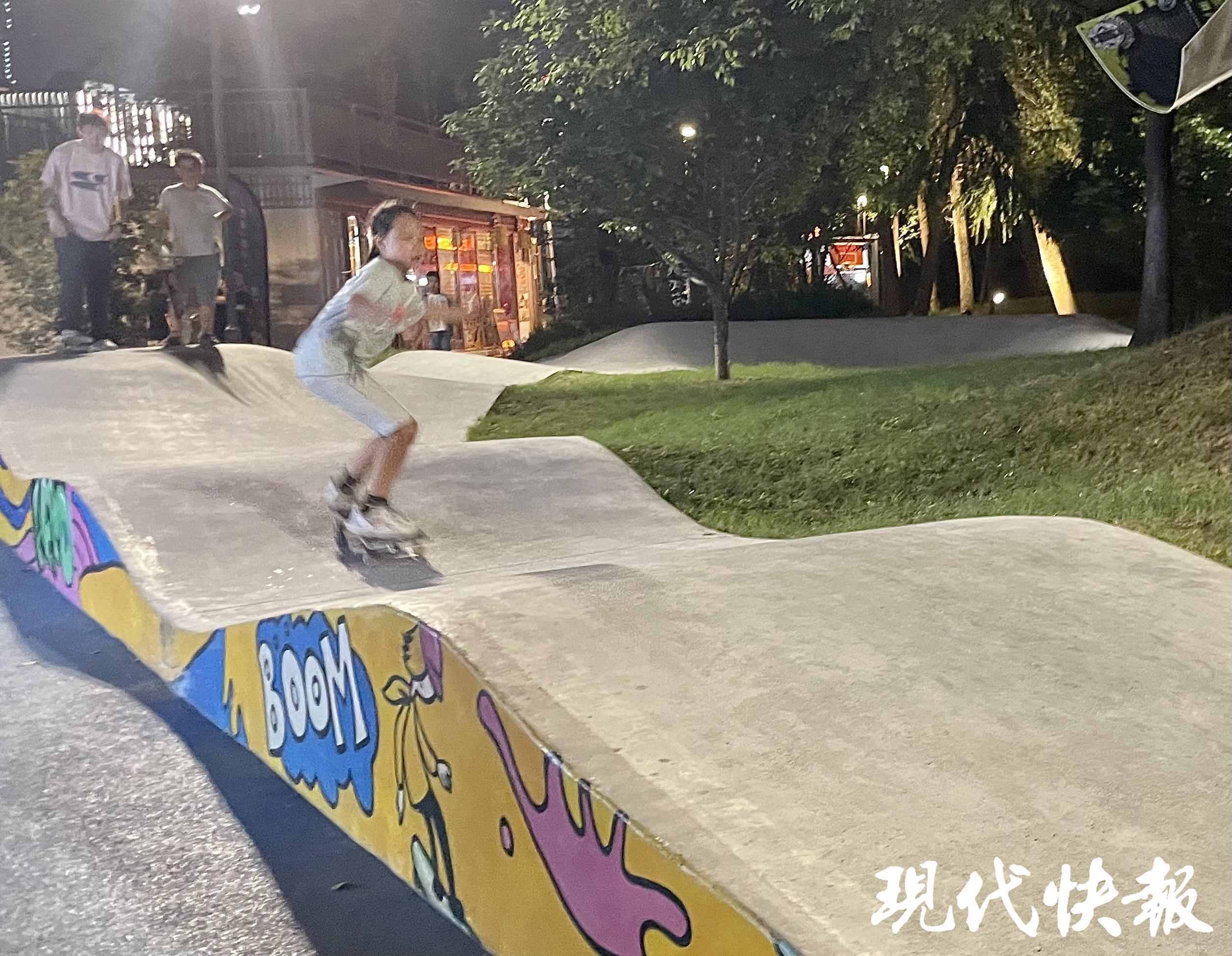 球速体育官网文脉华章｜奥运刮起“潮玩”风体育文化的年轻态表达(图4)