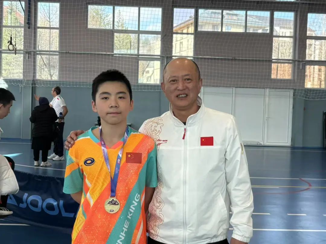 球速体育welcome哈三中教师指导中国女子乒乓球队夺得U15世界中学生夏季运动会团体冠军(图2)